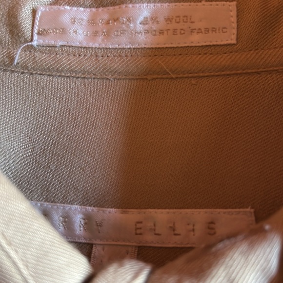 Perry Ellis men’s long sleeved khaki wool/rayon 2 pocket shirt szL - Picture 2 of 2